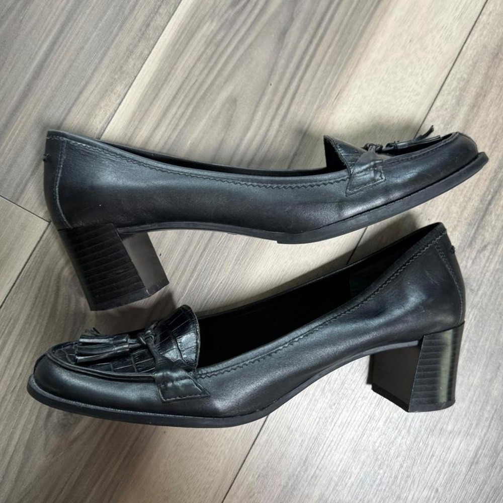 Nine & Company black leather tassel loafers in size 8.5